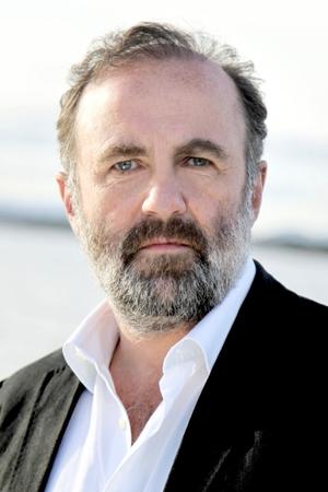 Lorcan Cranitch in Aisha