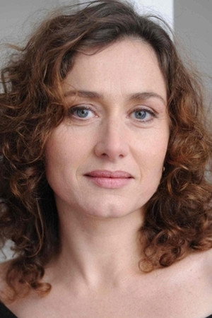 Agathe Dronne in Camus