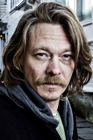 Kristoffer Joner in Next Door