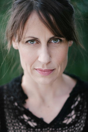 Kim Farrant in Naked on the Inside