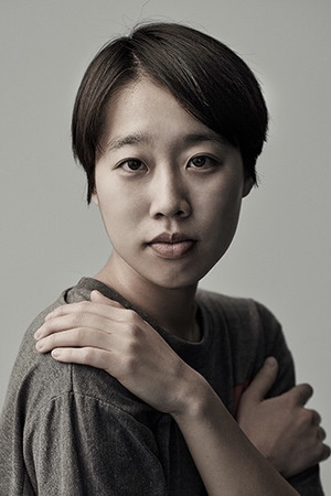 Lee-Kil Bora in Glittering Hands