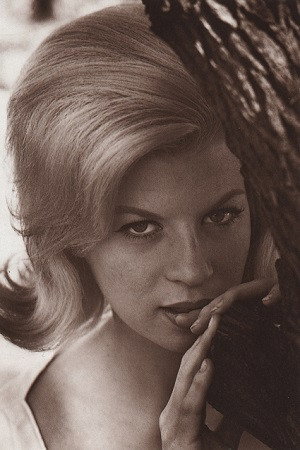 Lorna Maitland in Mudhoney!