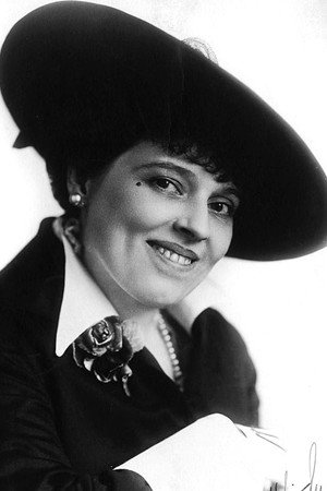 Betty Scott in Ridin' the Wind
