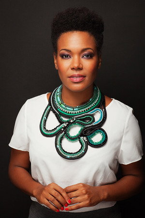 China Moses in Diam's : De la lumière à l'ombre