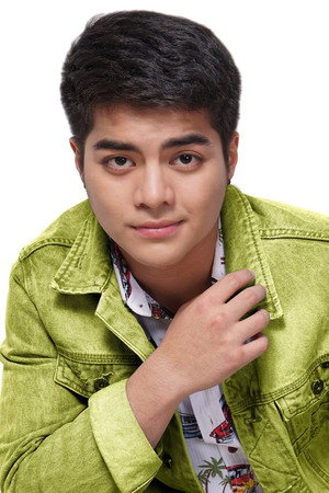 Andrew Muhlach in Indak