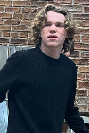 Daniel Foley in Gustavo & Sebas Go to McDonald's