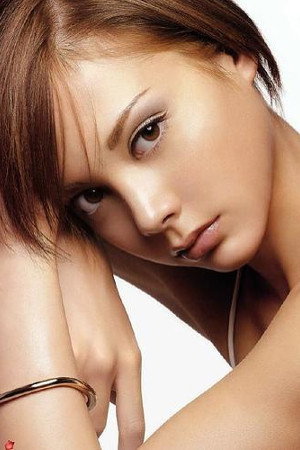 Anna Tsuchiya in ChaO