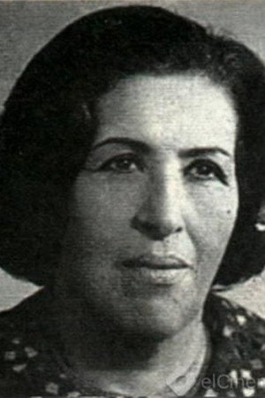 Amal Zayed in The Newspaper Seller