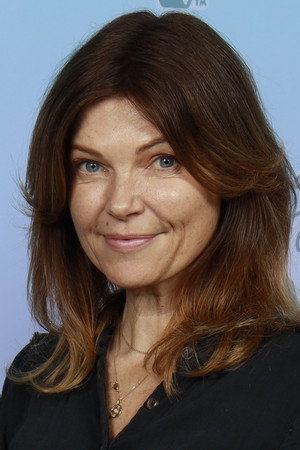Nicole De Boer in Cube