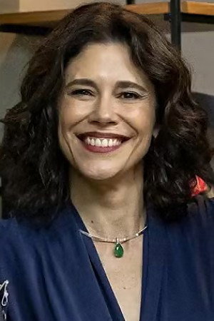 Juliana Martins in Tiro Certo - Rio em Chamas