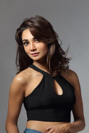 Ira Dubey in Adhe Adhure