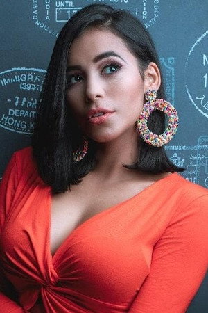 Sara Bello in Donaire y Esplendor