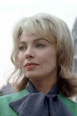 Dany Robin in Topaz