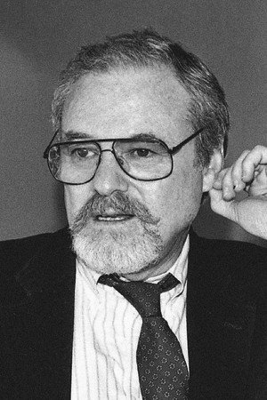 Alan J. Pakula in Meryl Streep: Mystery and Metamorphosis