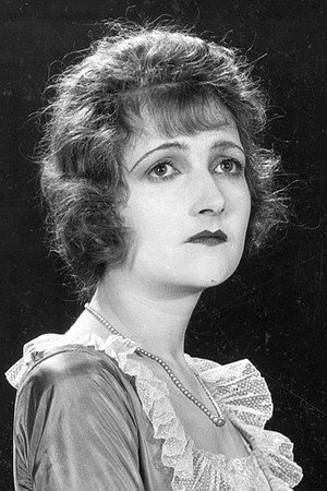Mary Glynne in Emil and the Detectives