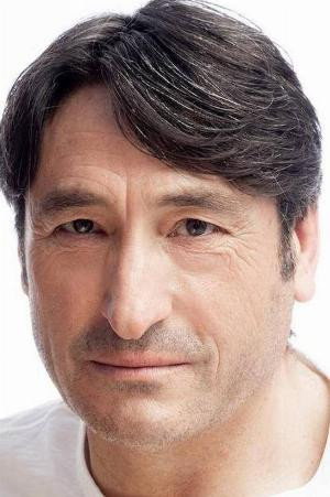 Carmelo Gómez in Cows