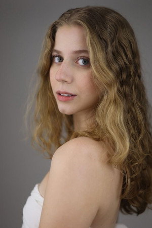 Vitória Araldi in To Be A Ghost