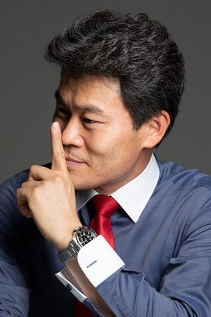 Jeon Han-gil in Olympic Park 2030, Saving the Country