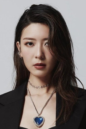 Jennifer Yu in Distinction