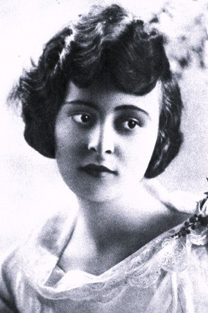 Sylvia Breamer in The Family Skeleton
