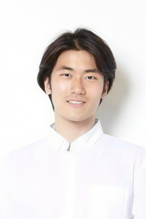 Roh Young-joo in Between Complete and Incomplete