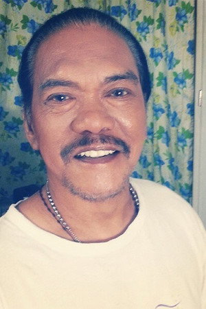 Lou Veloso in 𝗦𝗮𝗻𝘁𝗮 𝗔𝗻𝗮: 𝗧𝗵𝗲 𝗪𝗼𝗺𝗯 𝗼𝗳 𝗠𝗮𝗻𝗶𝗹𝗮