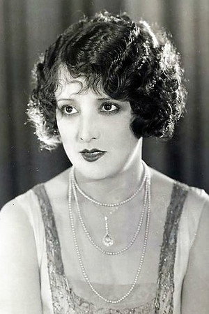 Estelle Taylor in Cimarron