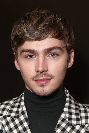 Miles Heizer in Home Movies