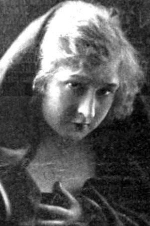 Ethyle Cooke in The Fugitive