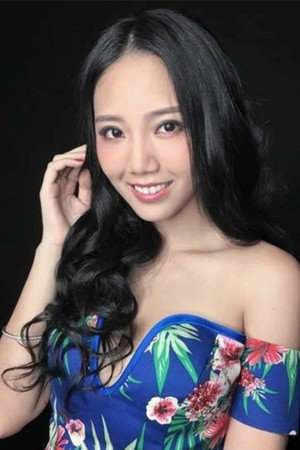 Maggie Li in Who In The Mirror
