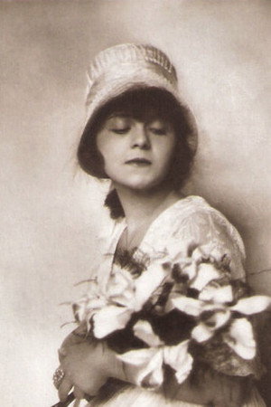 Ria Jende in The Japanese Woman