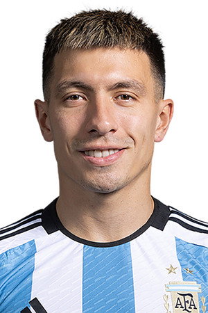 Lisandro Martínez in Alta en el cielo