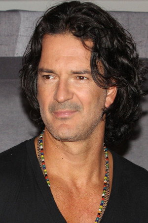 Ricardo Arjona in Ricardo Arjona - Made to the Old