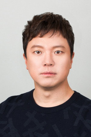 Chung Sung-hwa in Dog Days