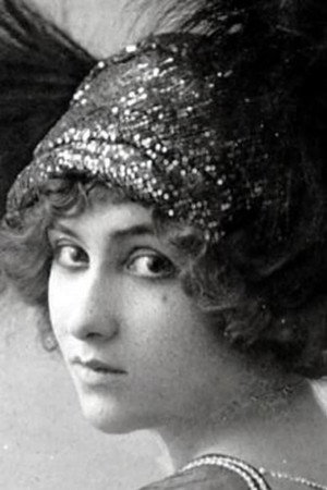 Lilian Greuze in The Recoil