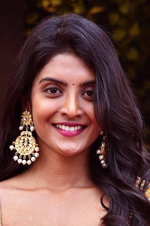 Nivedhithaa Sathish in Sethum Aayiram Pon