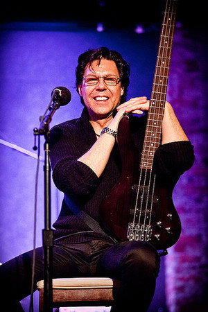 Kasim Sulton in Blue Öyster Cult ‎- 40th Anniversary - Agents Of Fortune - Live 2016