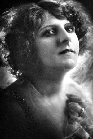 Minnie Chaplin in A Dog's Life