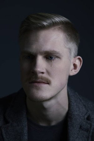 Eirik Hallert in Blasted