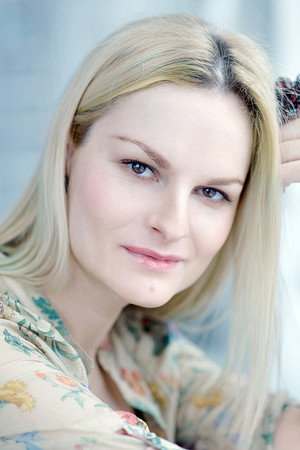 Iva Pazderková in How to Survive Your Love