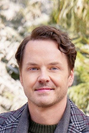 Paul Campbell in Falling Together