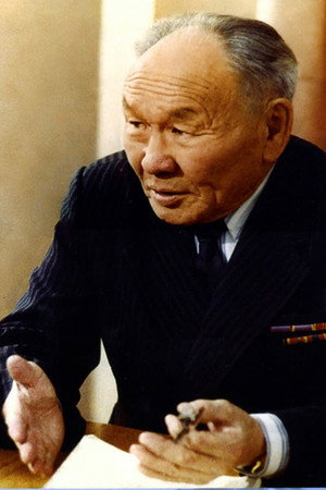 Maksim Munzuk in Dersu Uzala