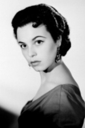 Beatriz Saavedra in Drop the Curtain