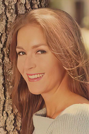 Bobbie Byers in Savages from Hell