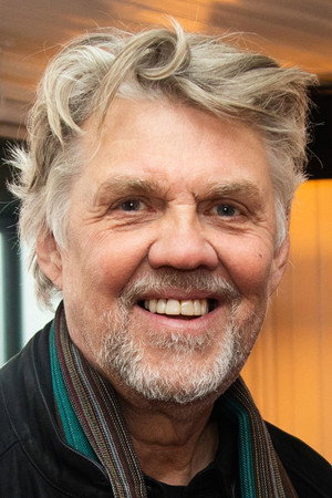Helgi Björnsson in Cold Trail