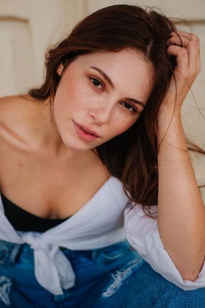 Andressa Matos in Bad Honey