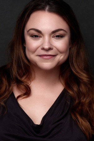 Aline Stokes in MAD