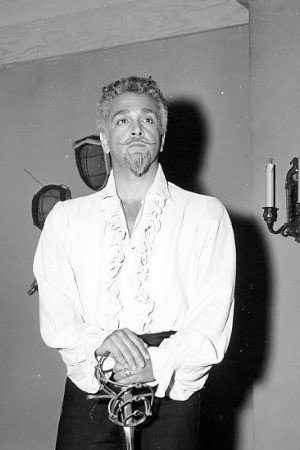Richard Avonde in Outlaw Women