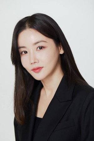 Hwang Woo-seul-hye in Crush and Blush