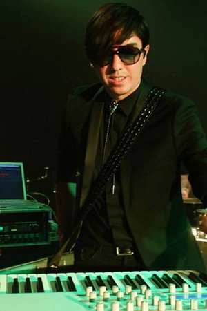 Edgar Huerta in Dulce Beat Live